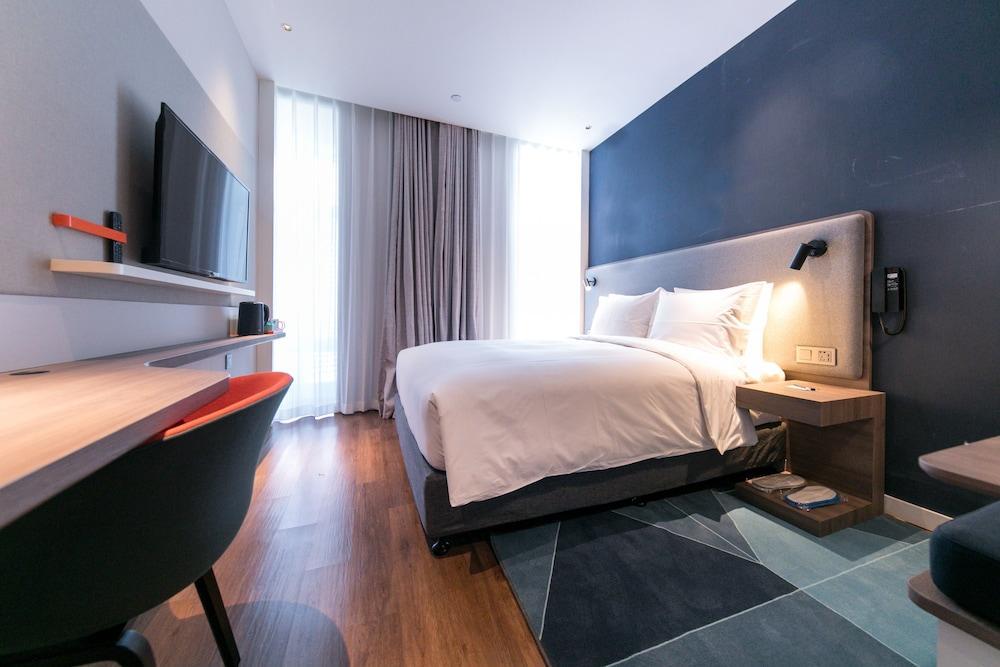 Holiday Inn Express Shanghai Tangzhen By Ihg - 20 Mins To Disney Land Екстериор снимка