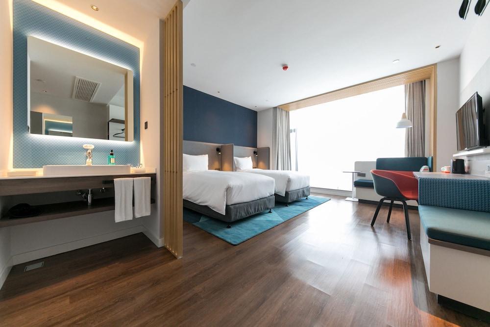 Holiday Inn Express Shanghai Tangzhen By Ihg - 20 Mins To Disney Land Екстериор снимка