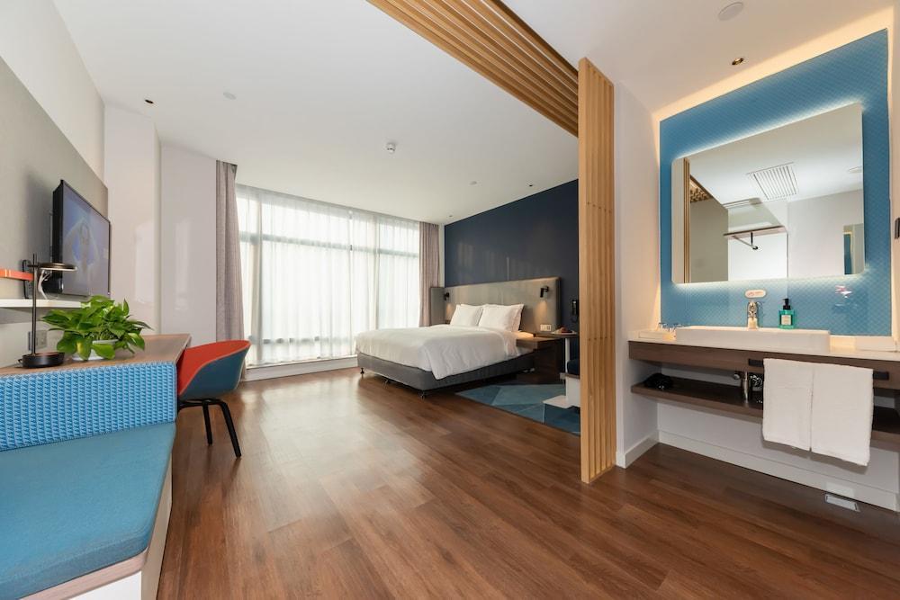 Holiday Inn Express Shanghai Tangzhen By Ihg - 20 Mins To Disney Land Екстериор снимка