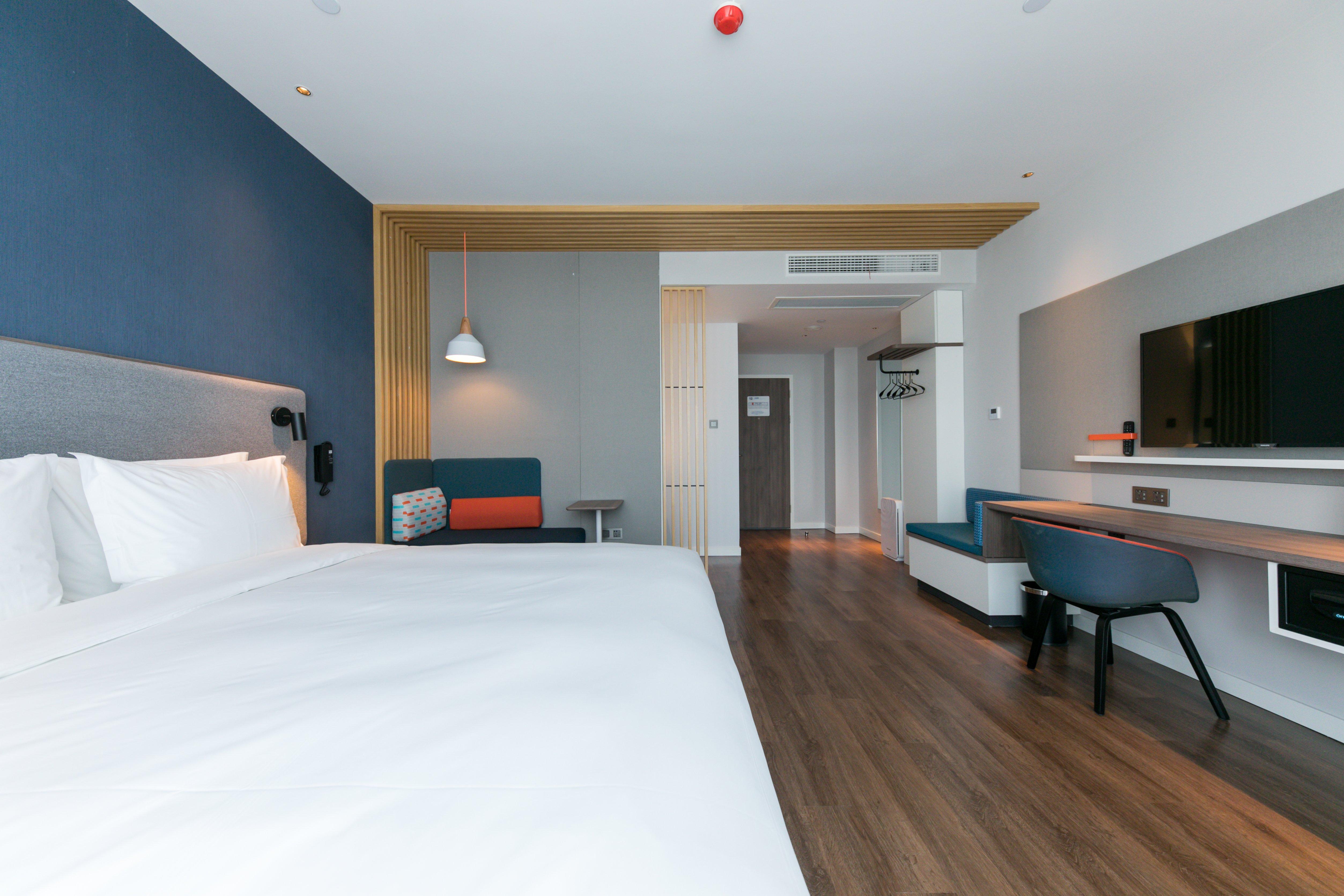 Holiday Inn Express Shanghai Tangzhen By Ihg - 20 Mins To Disney Land Екстериор снимка