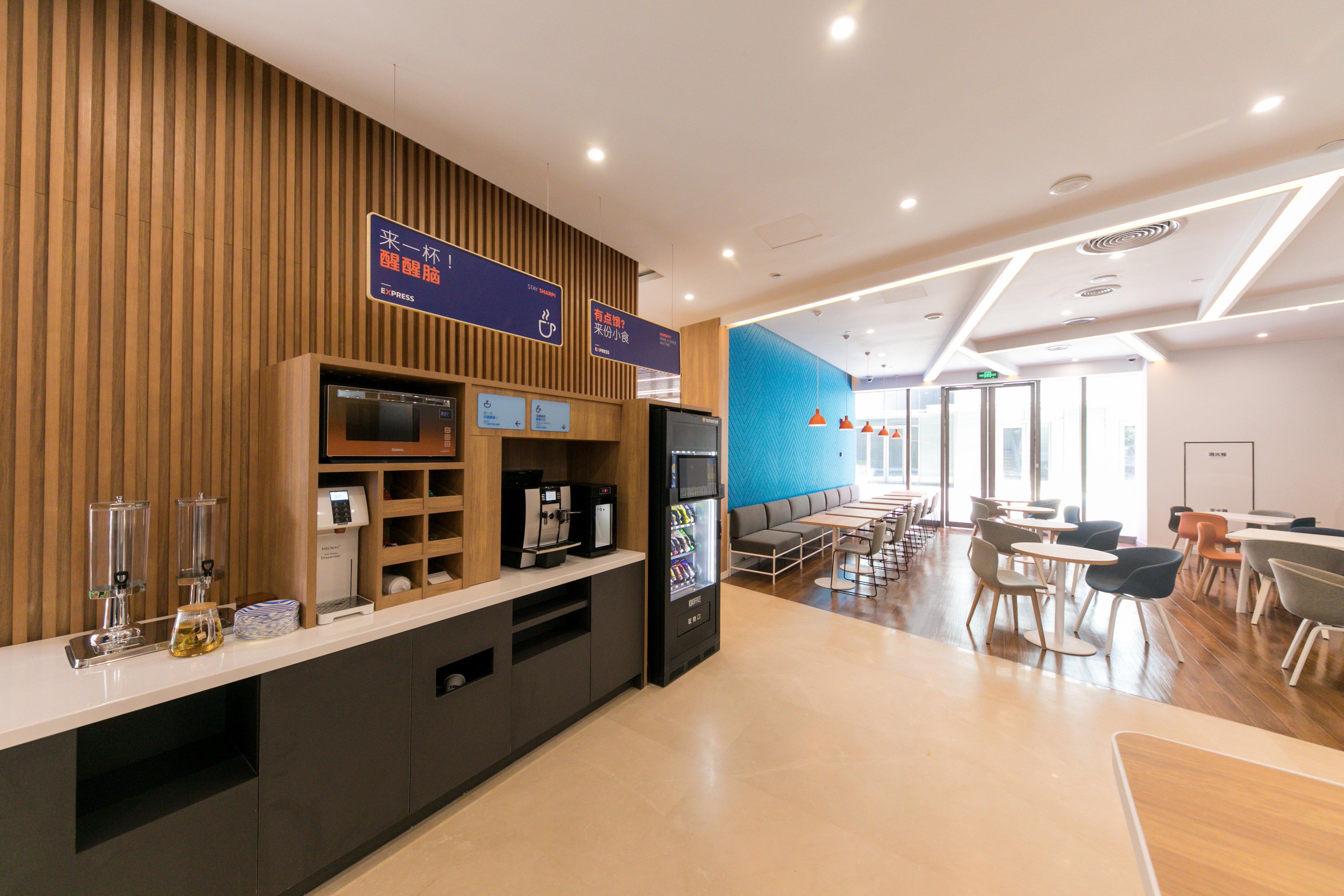 Holiday Inn Express Shanghai Tangzhen By Ihg - 20 Mins To Disney Land Екстериор снимка