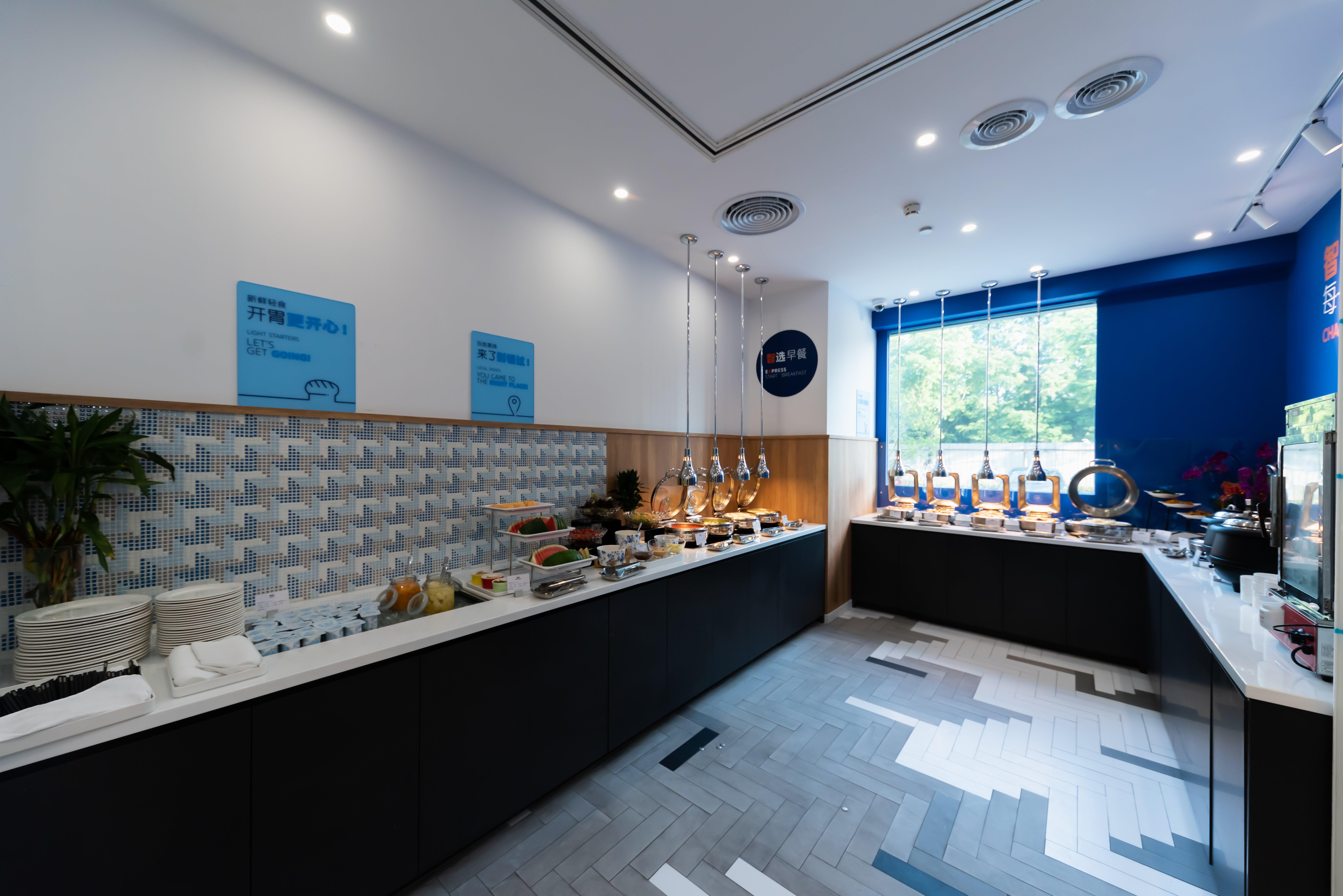 Holiday Inn Express Shanghai Tangzhen By Ihg - 20 Mins To Disney Land Екстериор снимка