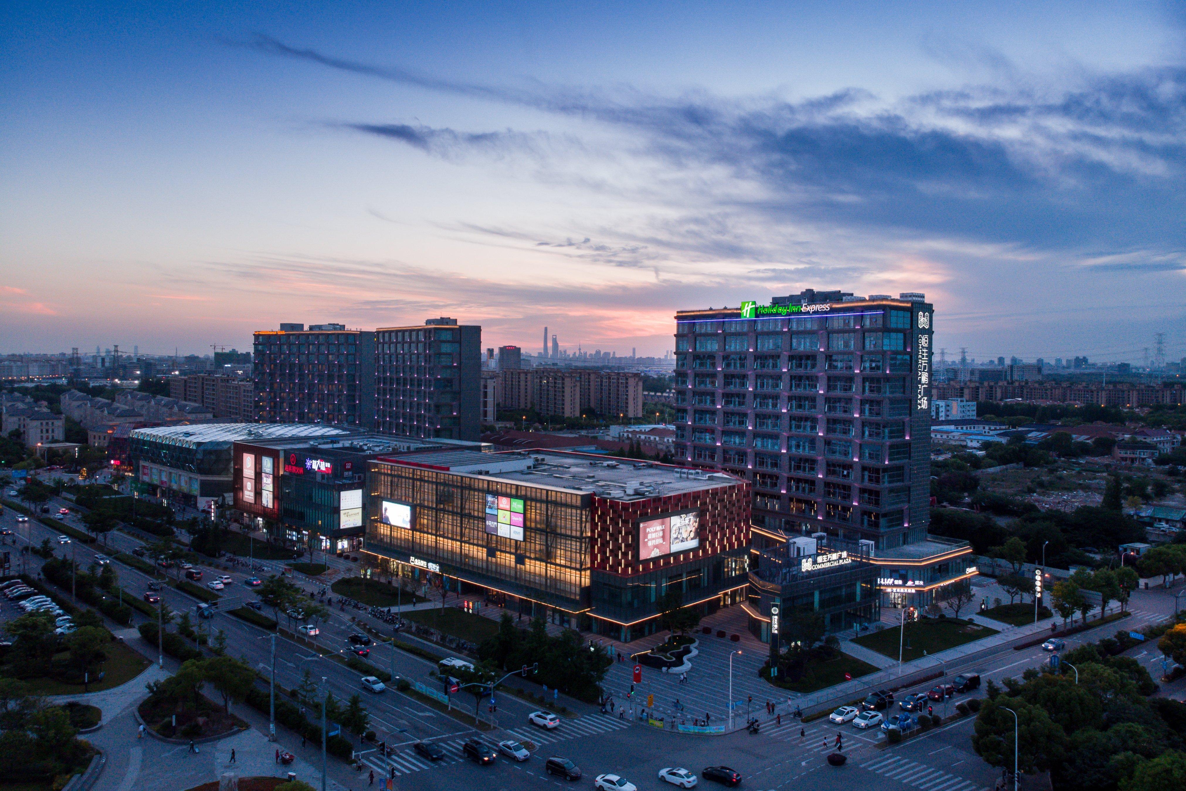 Holiday Inn Express Shanghai Tangzhen By Ihg - 20 Mins To Disney Land Екстериор снимка