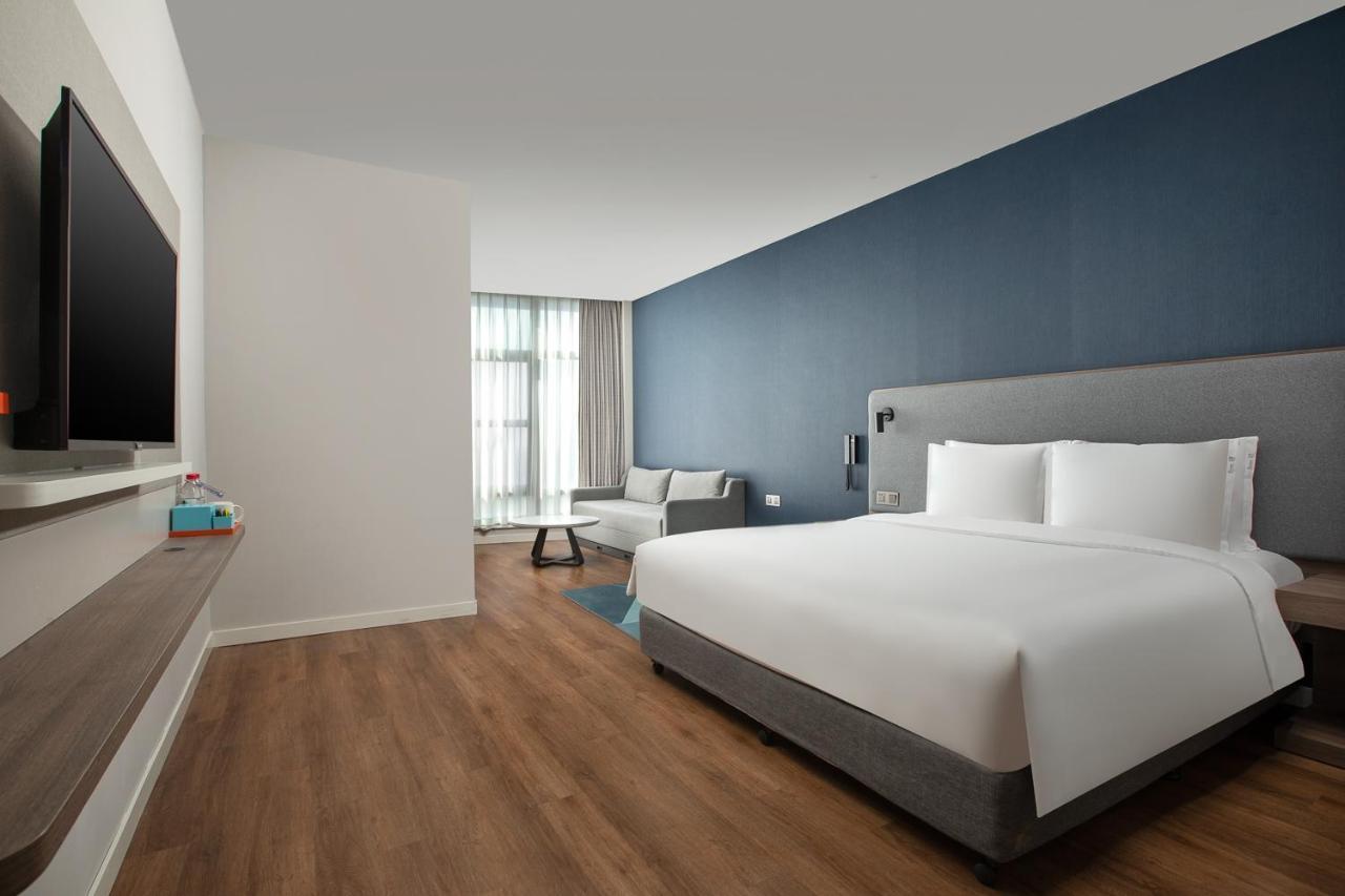 Holiday Inn Express Shanghai Tangzhen By Ihg - 20 Mins To Disney Land Екстериор снимка