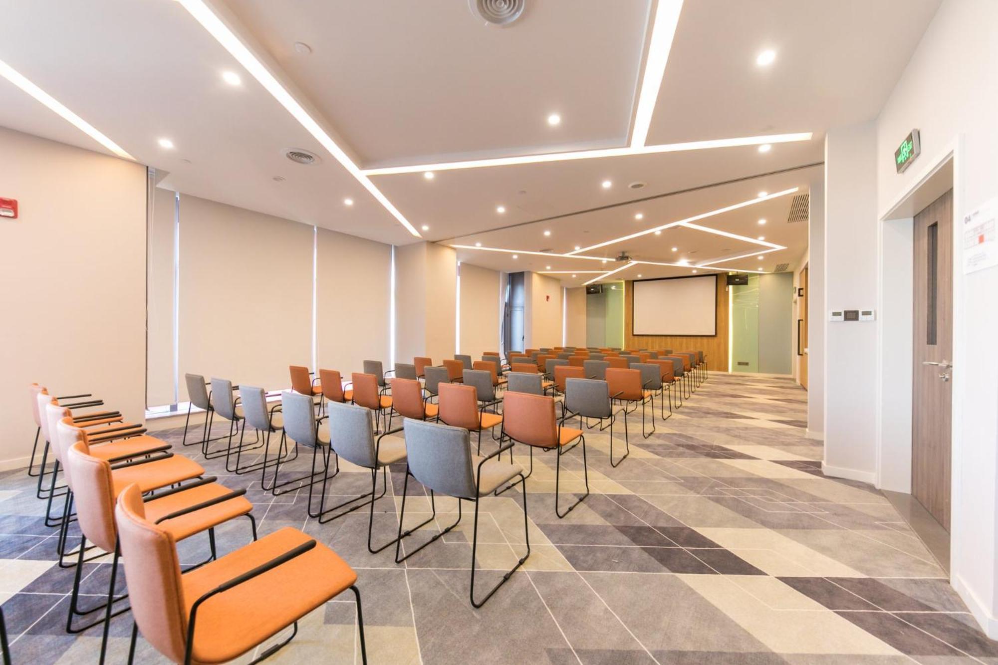 Holiday Inn Express Shanghai Tangzhen By Ihg - 20 Mins To Disney Land Екстериор снимка
