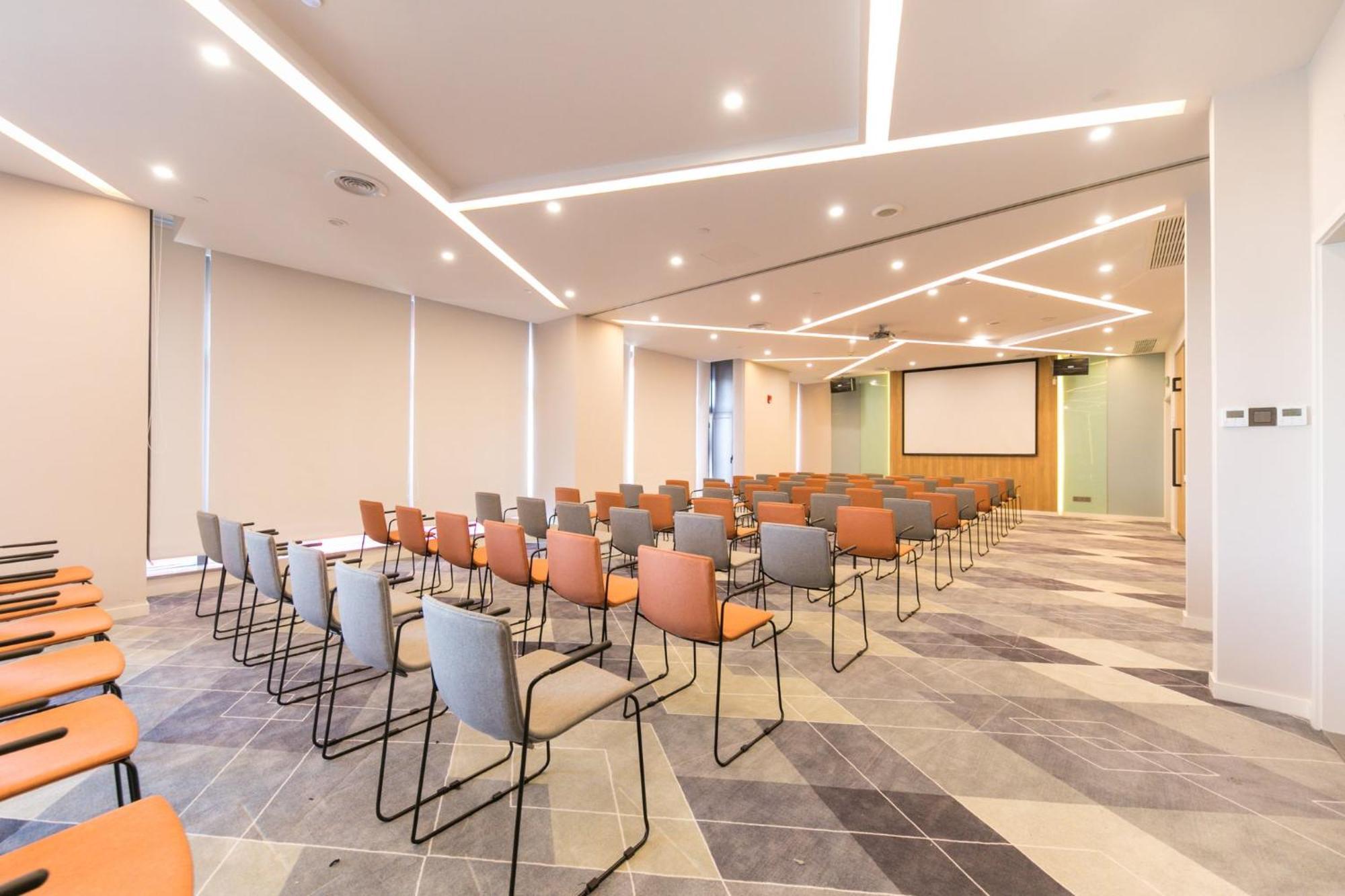 Holiday Inn Express Shanghai Tangzhen By Ihg - 20 Mins To Disney Land Екстериор снимка